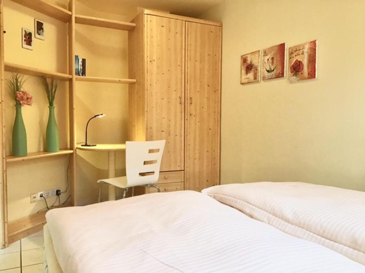 Zoll Apartment *